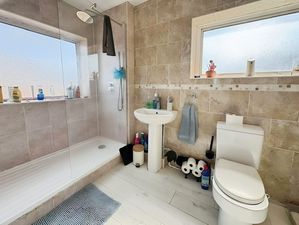 Shower room- click for photo gallery